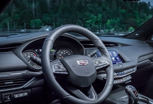 2022 Cadillac XT4 interior
